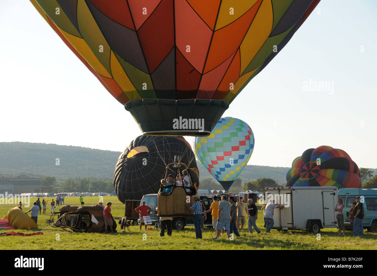 Hot air balloon launch hires stock photography and images Alamy