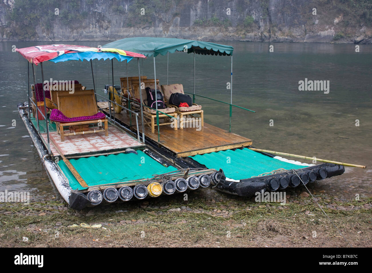 Bamboo raft china transport hi-res stock photography and images - Alamy