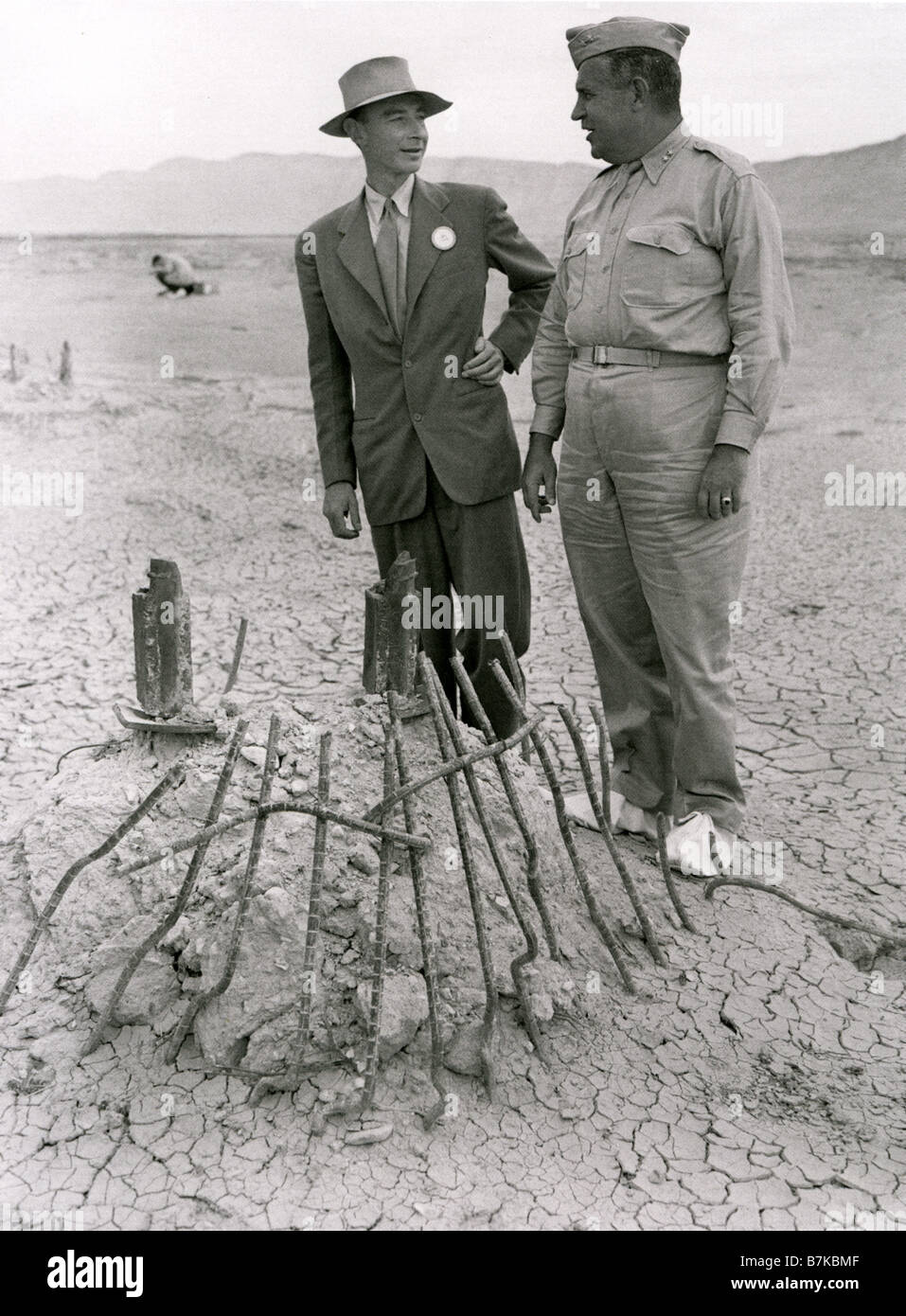 ATOMIC BOMB Robert Oppenheimer and  Leslie Groves at Ground Zero of atomic bomb test  in New Mexico - see Description below Stock Photo