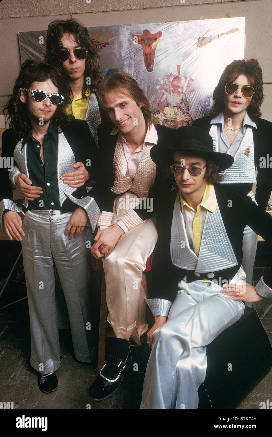 STEVE HOCKEY AND COCKNEY REBEL  UK pop group in 1975 with Steve Harley centre Stock Photo