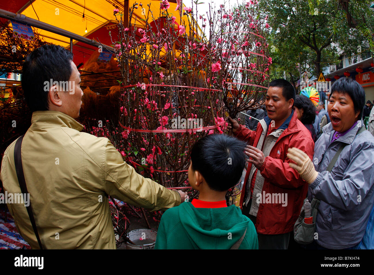 Chinese shoppers haggling over prices at local market Stock Photo