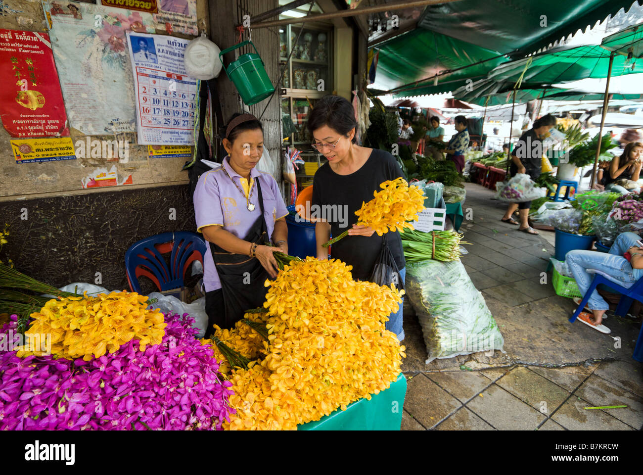Bangkok flower market people hires stock photography and images Alamy