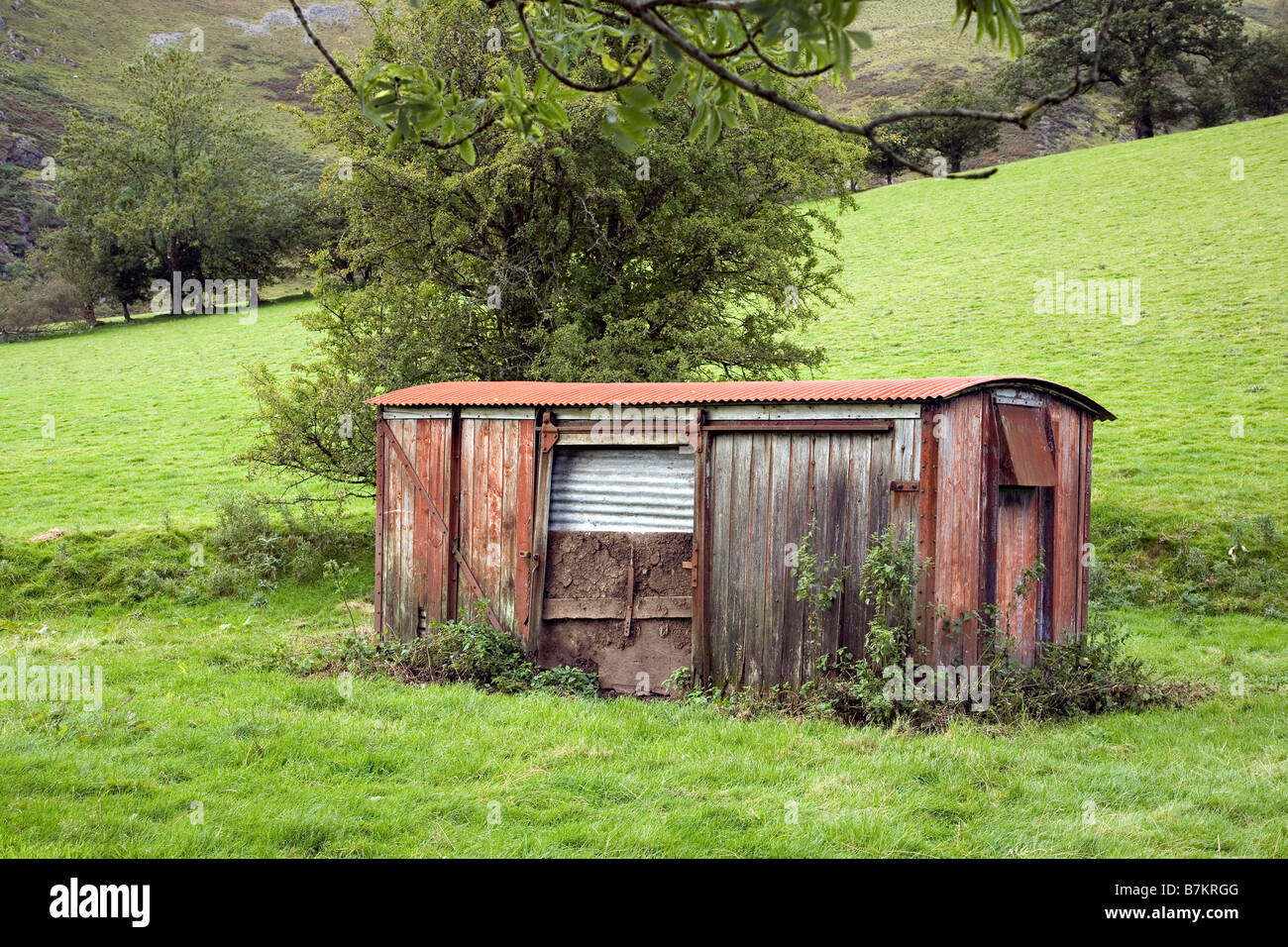 Old railway carriage used a field barn Stock Photo