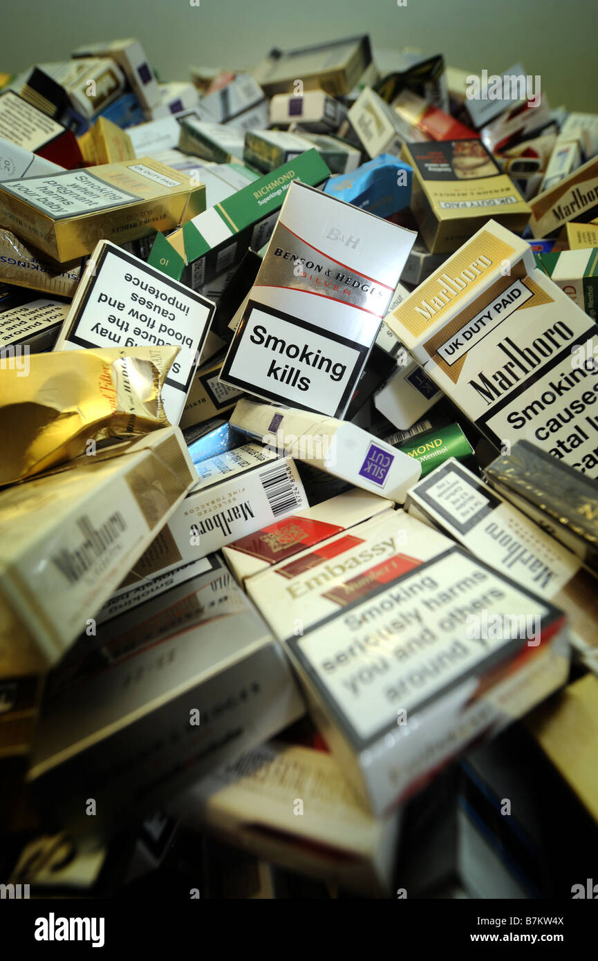 VARIOUS DISGARDED UK  CIGARETTE PACKETS SHOWING WARNING LABELS. Stock Photo