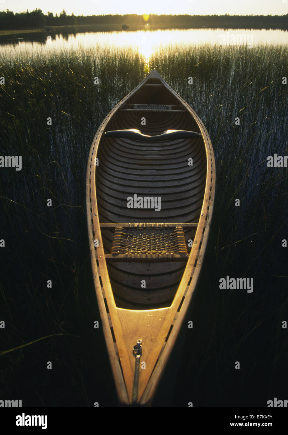 Cedar canvas covered canoe hires stock photography and images Alamy