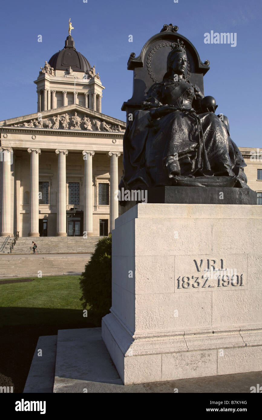 Queen Victoria Statue & Manitoba Legislative Building, Winnipeg
