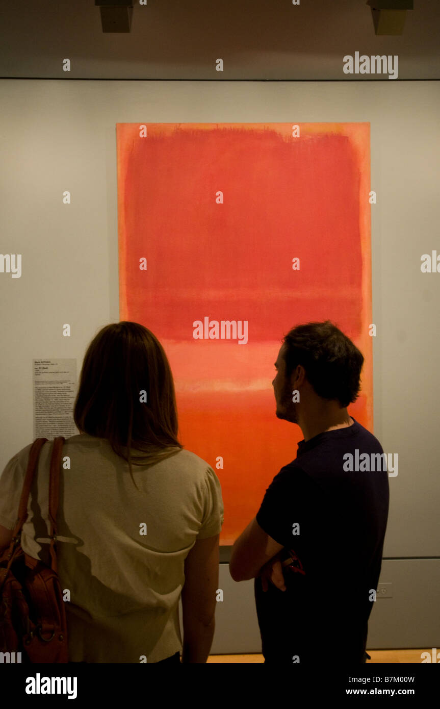 Visitors to the National Gallery of Victoria in Melbourne admiring a canvas by Mark Rothko Stock Photo