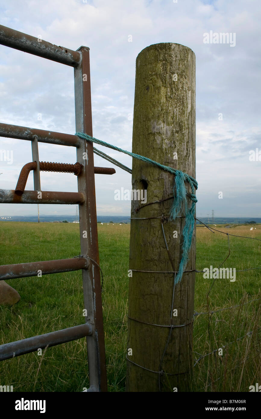 Fencepost and gate tethered with string Stock Photo Alamy