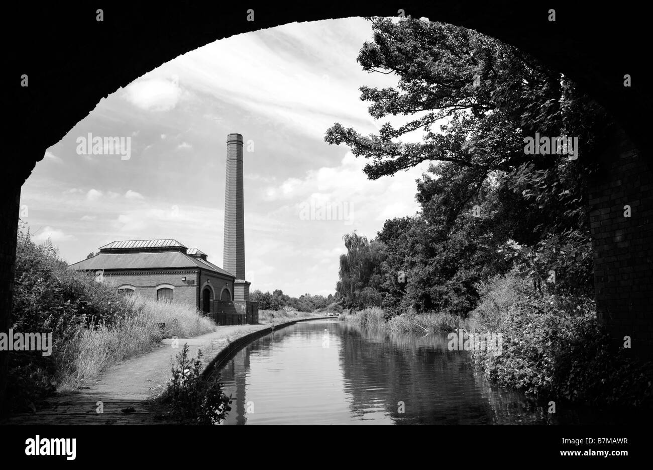 The new Smethwick Pumping Station, Smethwick, Sandwell and the Old Birmingham Main Line Canal. Stock Photo