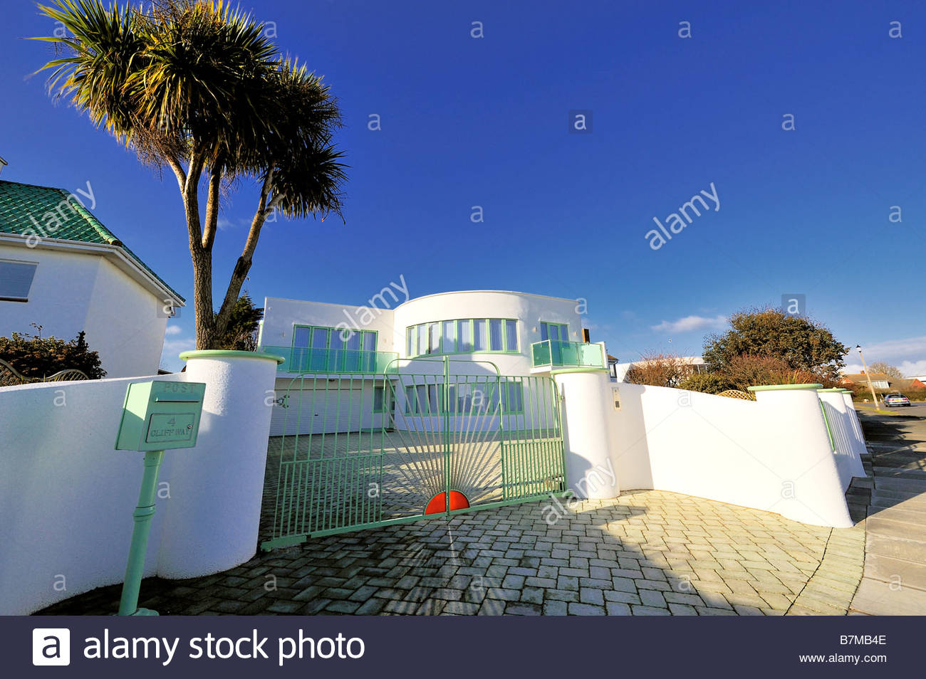Art Deco Style House Frinton High Resolution Stock Photography and ...