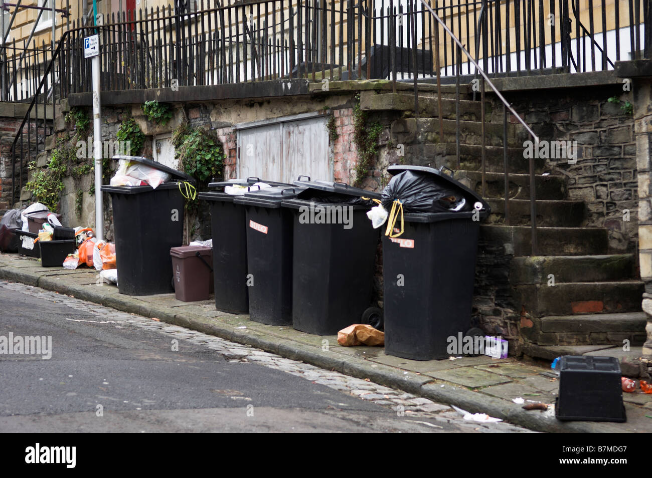 Rubbish bins on city street hi-res stock photography and images - Alamy