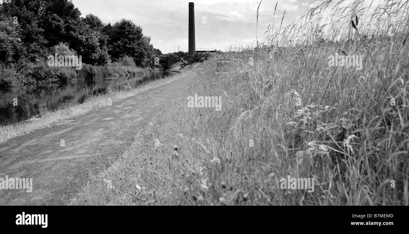 The new Smethwick Pumping Station, Smethwick, Sandwell and the Old Birmingham Main Line Canal. Stock Photo