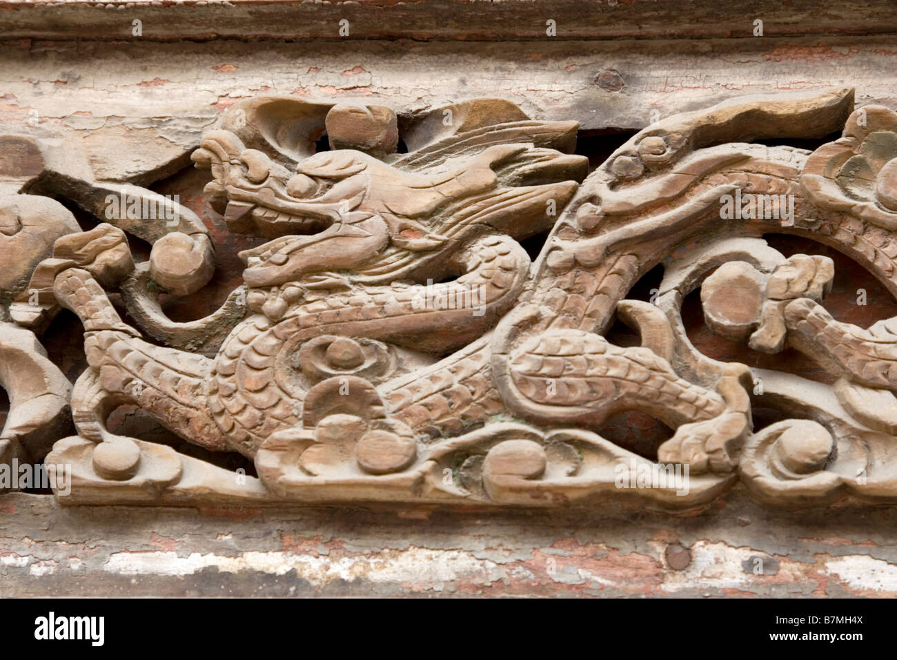 Dragon wood carving hi-res stock photography and images - Alamy