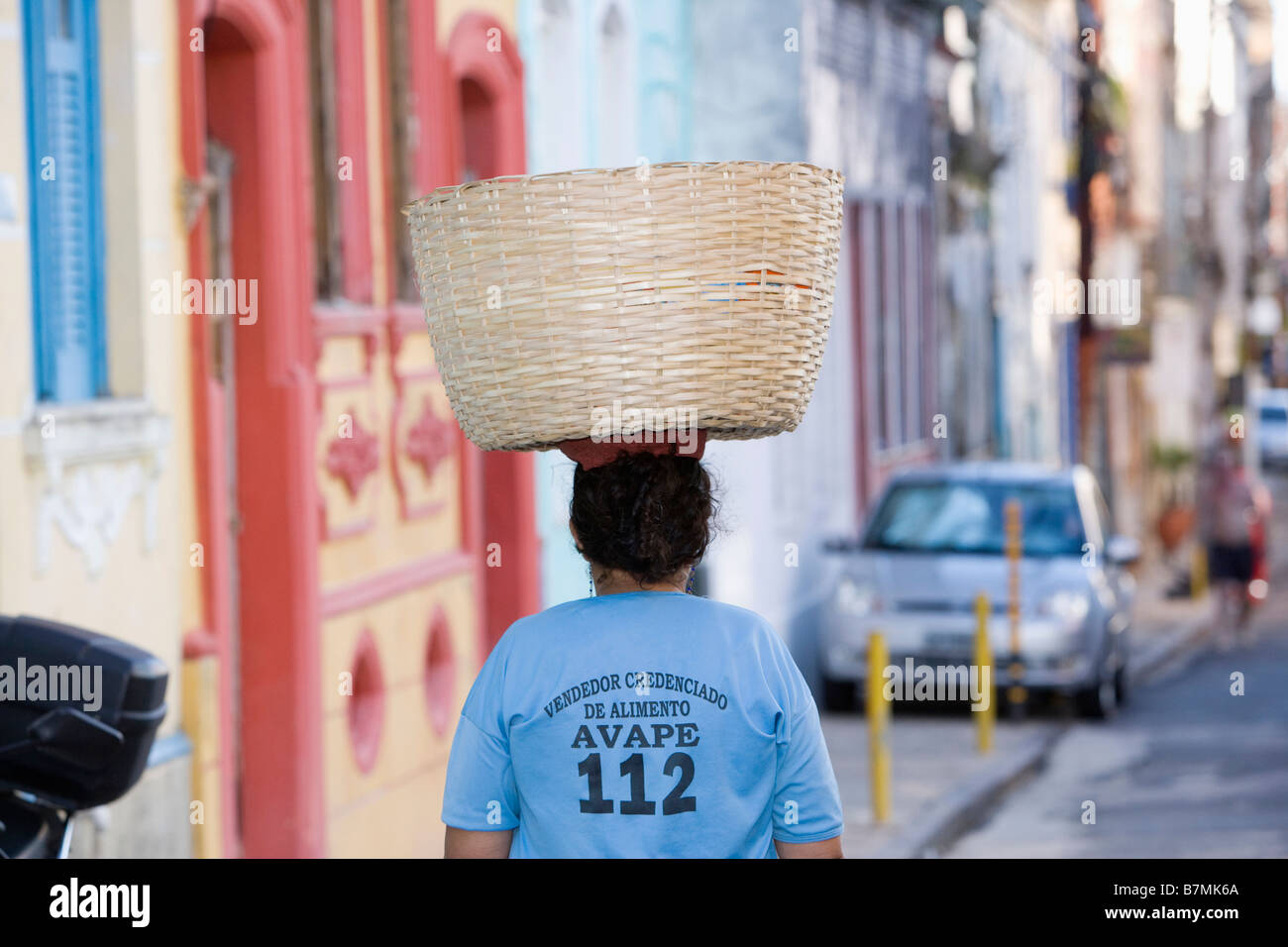 Basket balanced on head hi-res stock photography and images - Alamy
