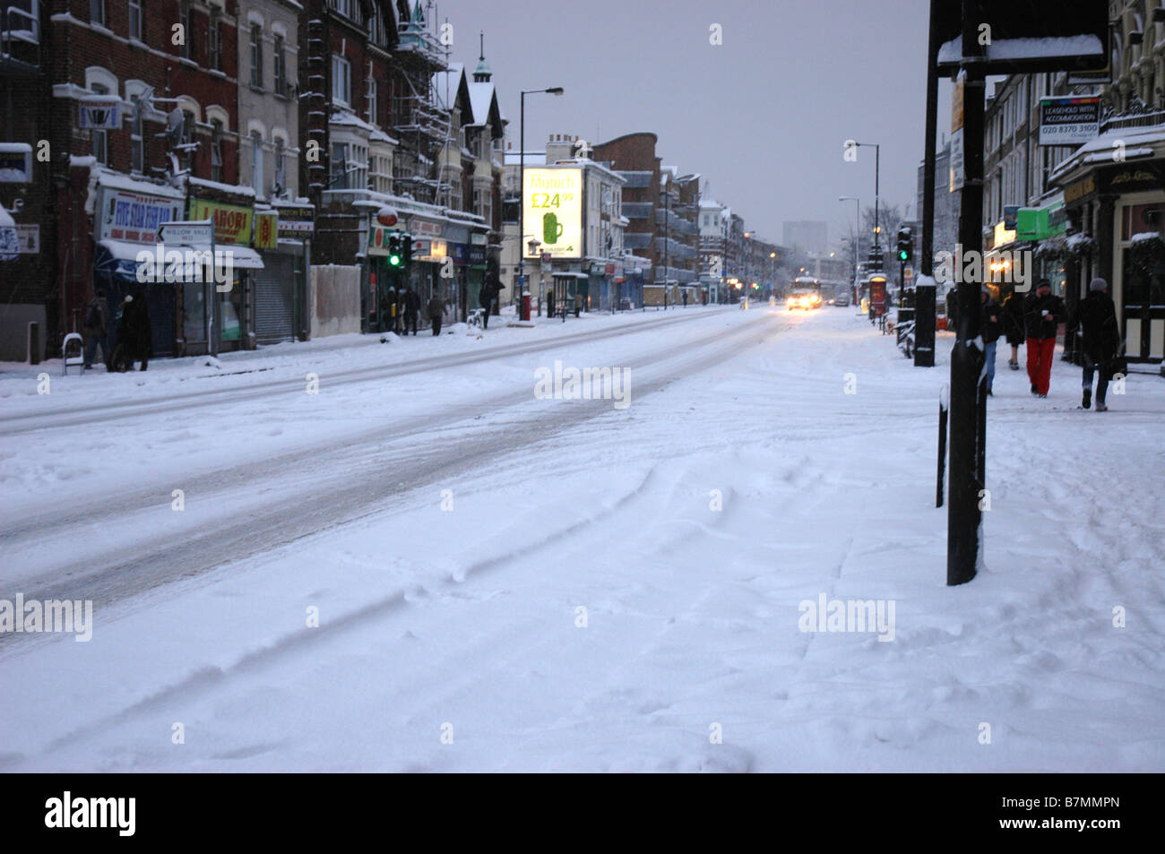 Snowy Uxbridge road Stock Photo Alamy