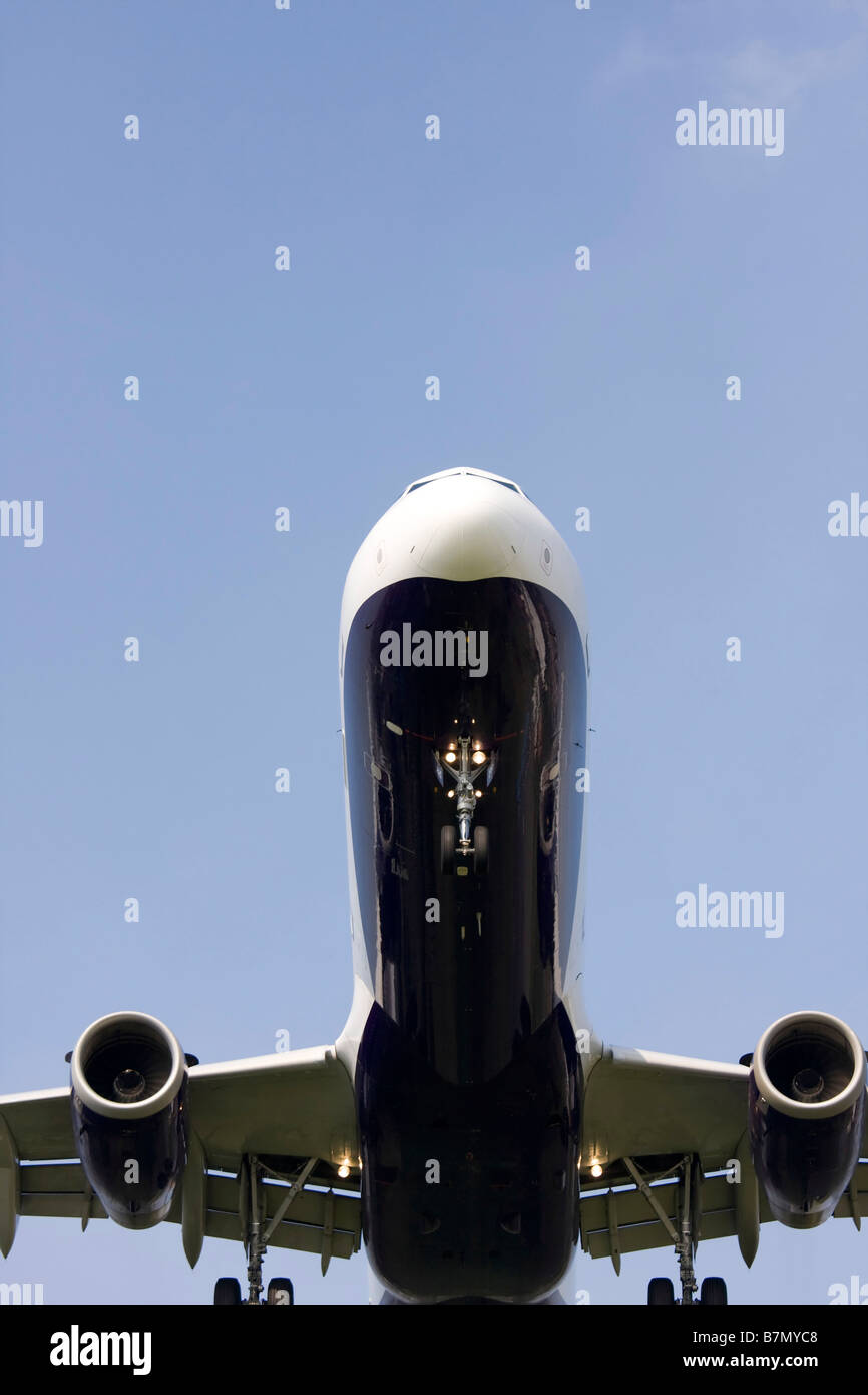 twin engine jet on approach to land Stock Photo Alamy