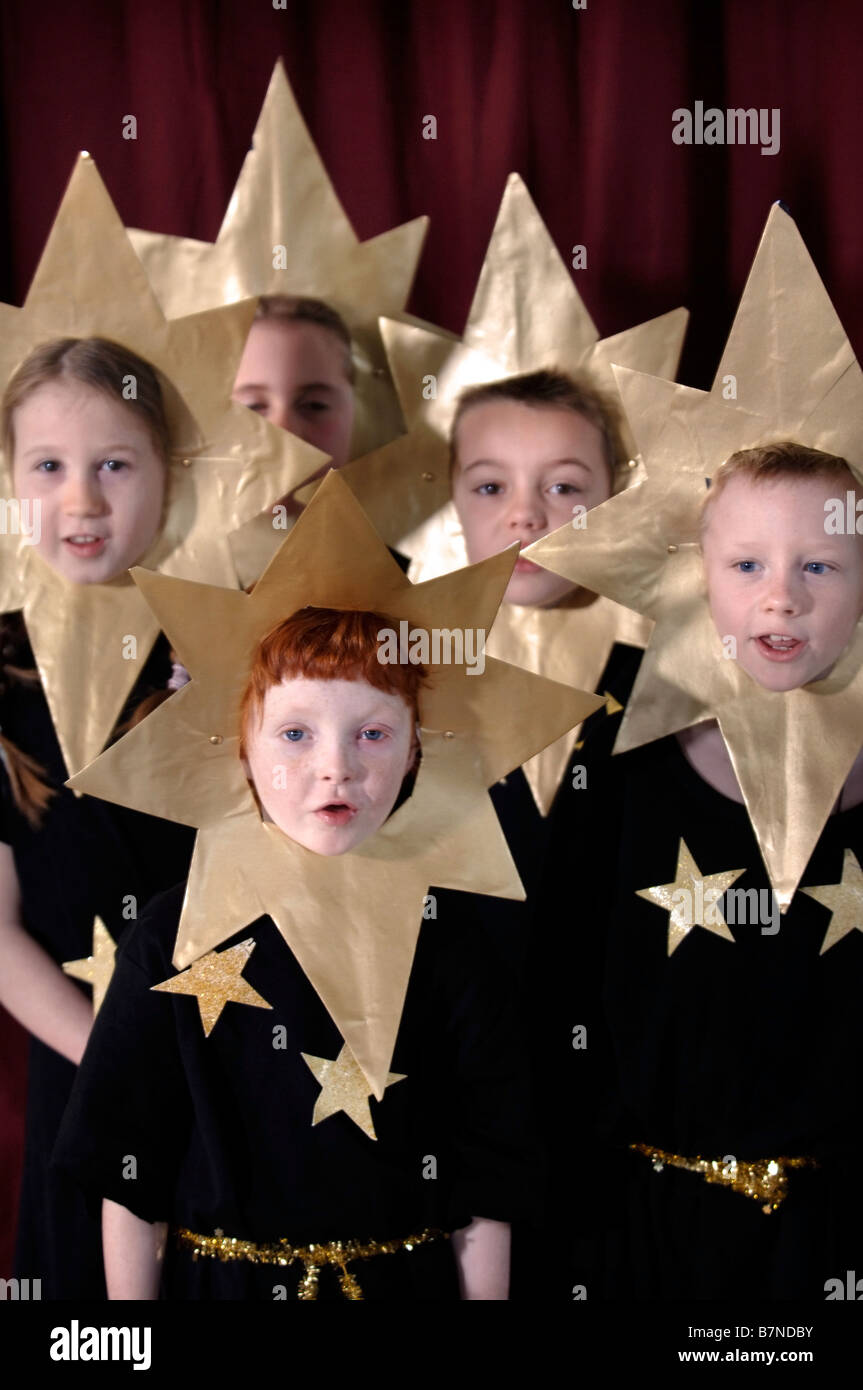 CHILDREN DRESSED IN STAR COSTUMES DURING A PRIMARY SCHOOL NATIVITY PLAY SOMERSET UK Stock Photo
