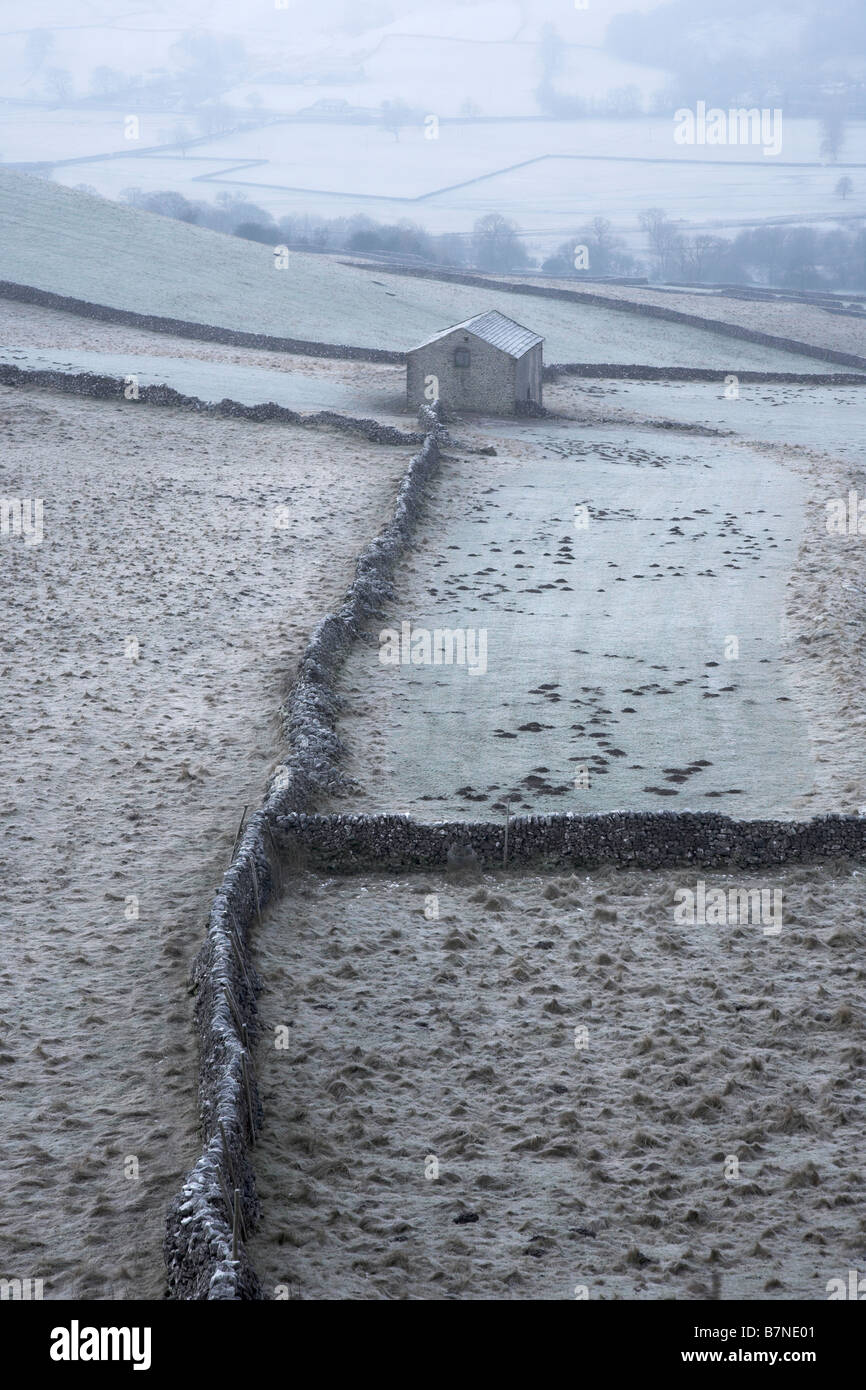 Frosted fields and stone Fieldbarn above The Yorkshire Dales Village of Conistone Wharfedale Yorkshire Dales UK Stock Photo