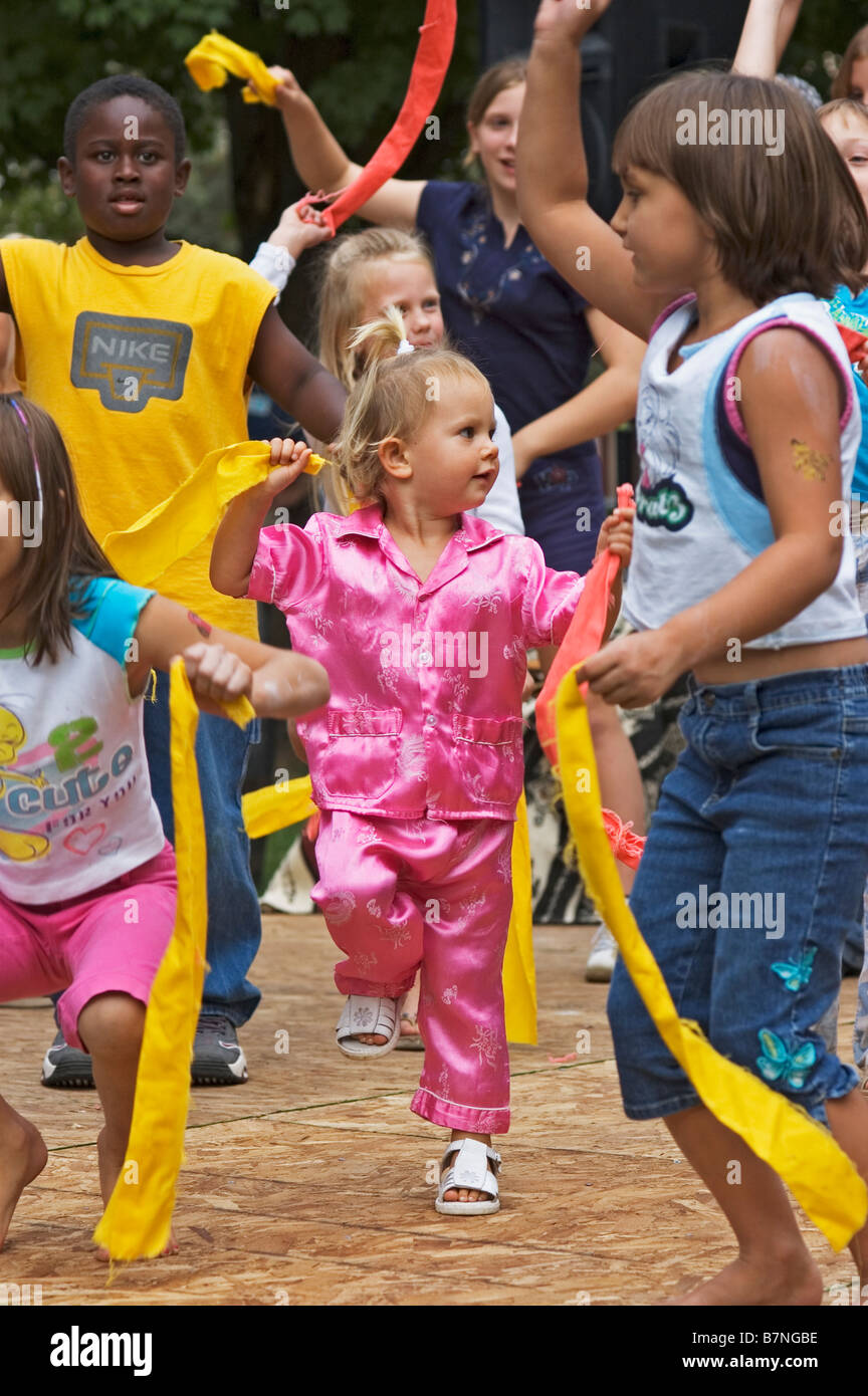 Children Dancing World On The Square Corydon Indiana Stock Photo Alamy