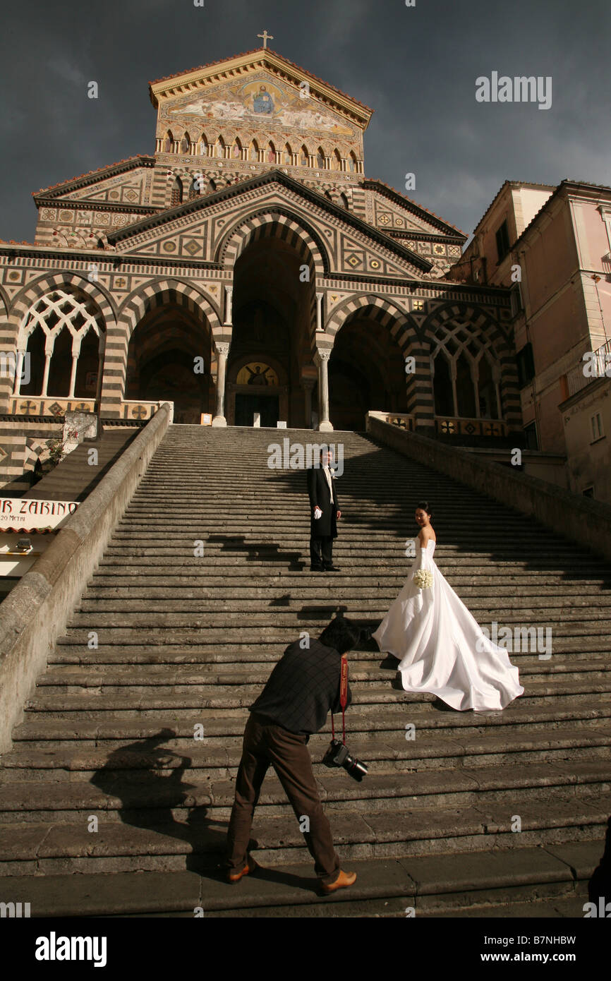 Lancio di petali in un matrimonio italiano, Italia Foto stock - Alamy