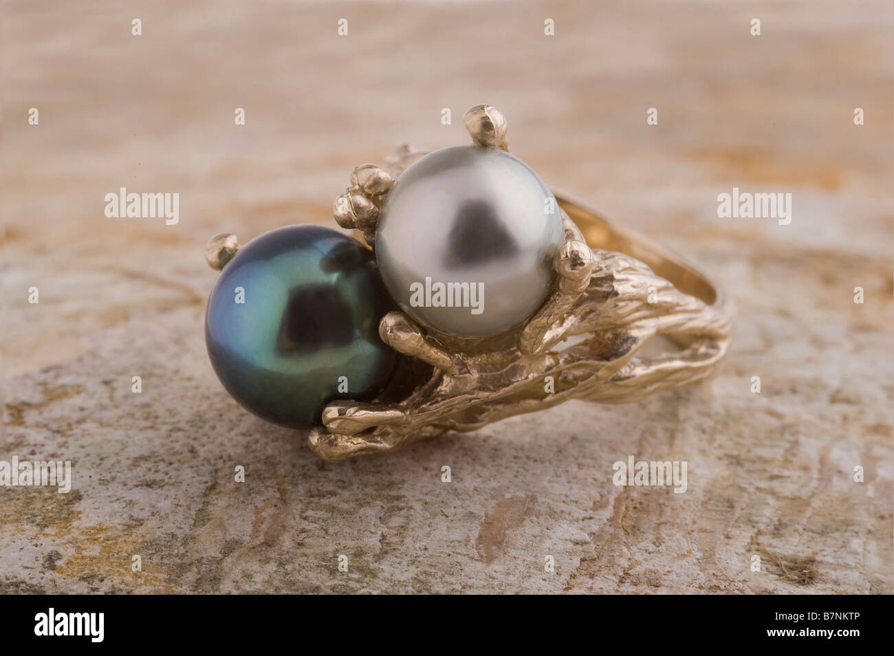 Pearl ring, doublet silver/white pearl, black pearl, in gold setting