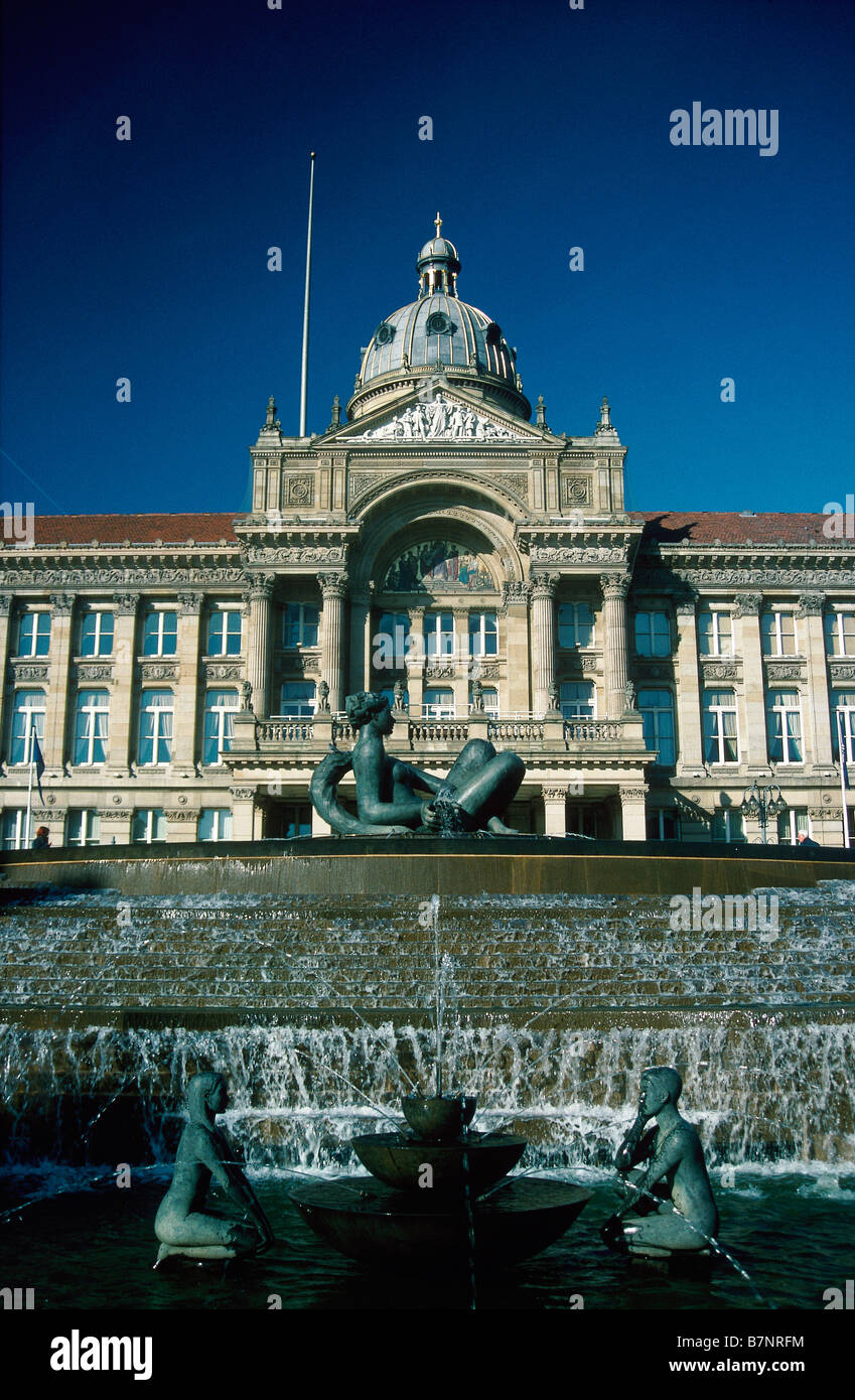 Birmingham museum fountain hi-res stock photography and images - Alamy