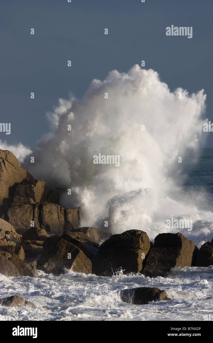 Stormy seas crashing waves uk hi-res stock photography and images - Alamy
