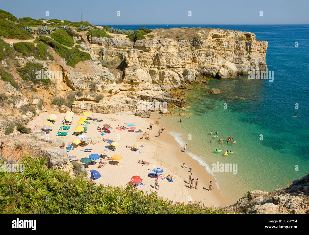 praia-da-coelha-near-albufeira-in-summer-stock-photo-alamy