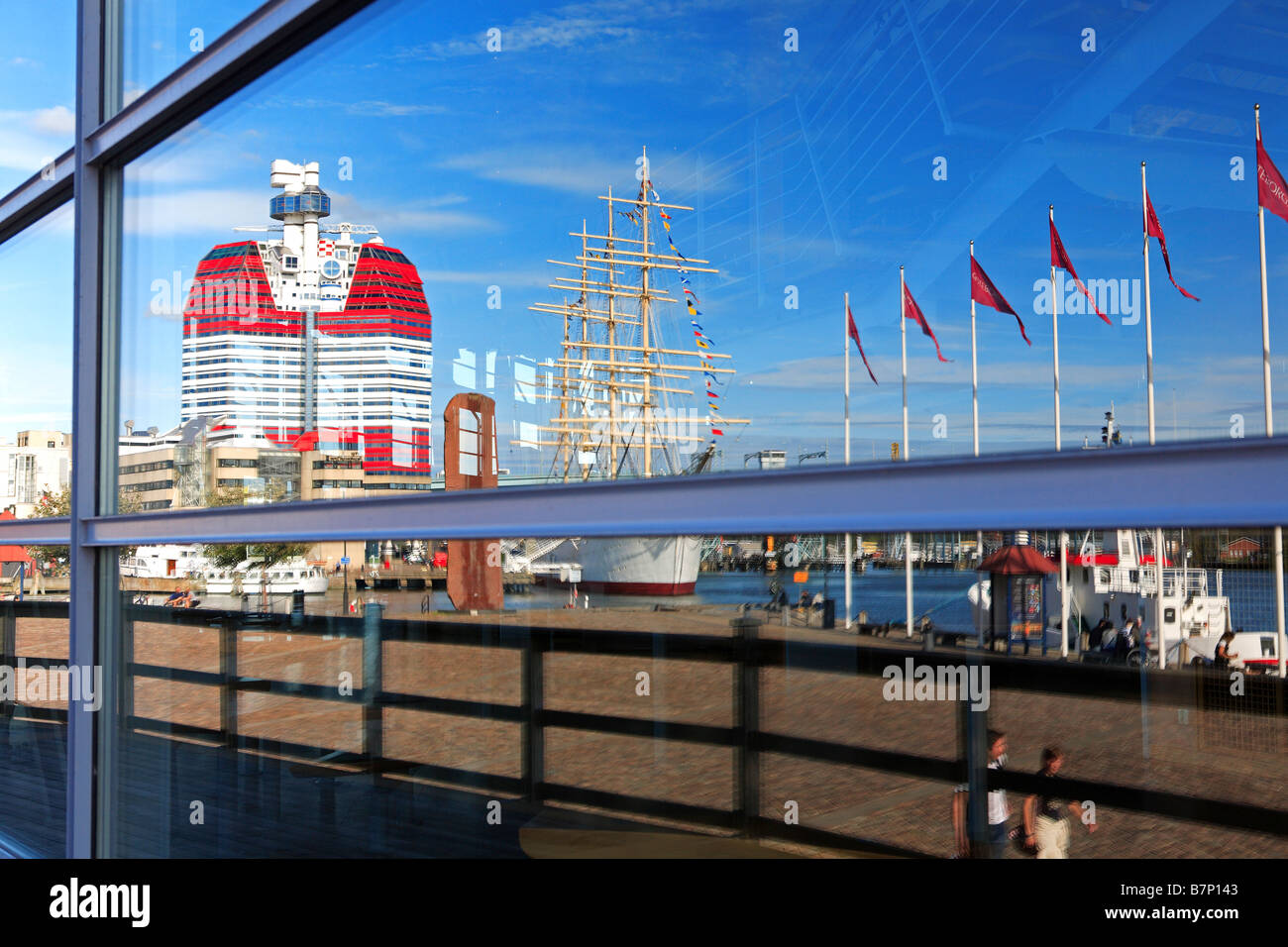 Sweden, Gothenburg, Lilla Bommen, Harbour, Gotheborgsutkiken (the lipstick'),reflected In Goteborgsoperan - Opera House' Stock Photo
