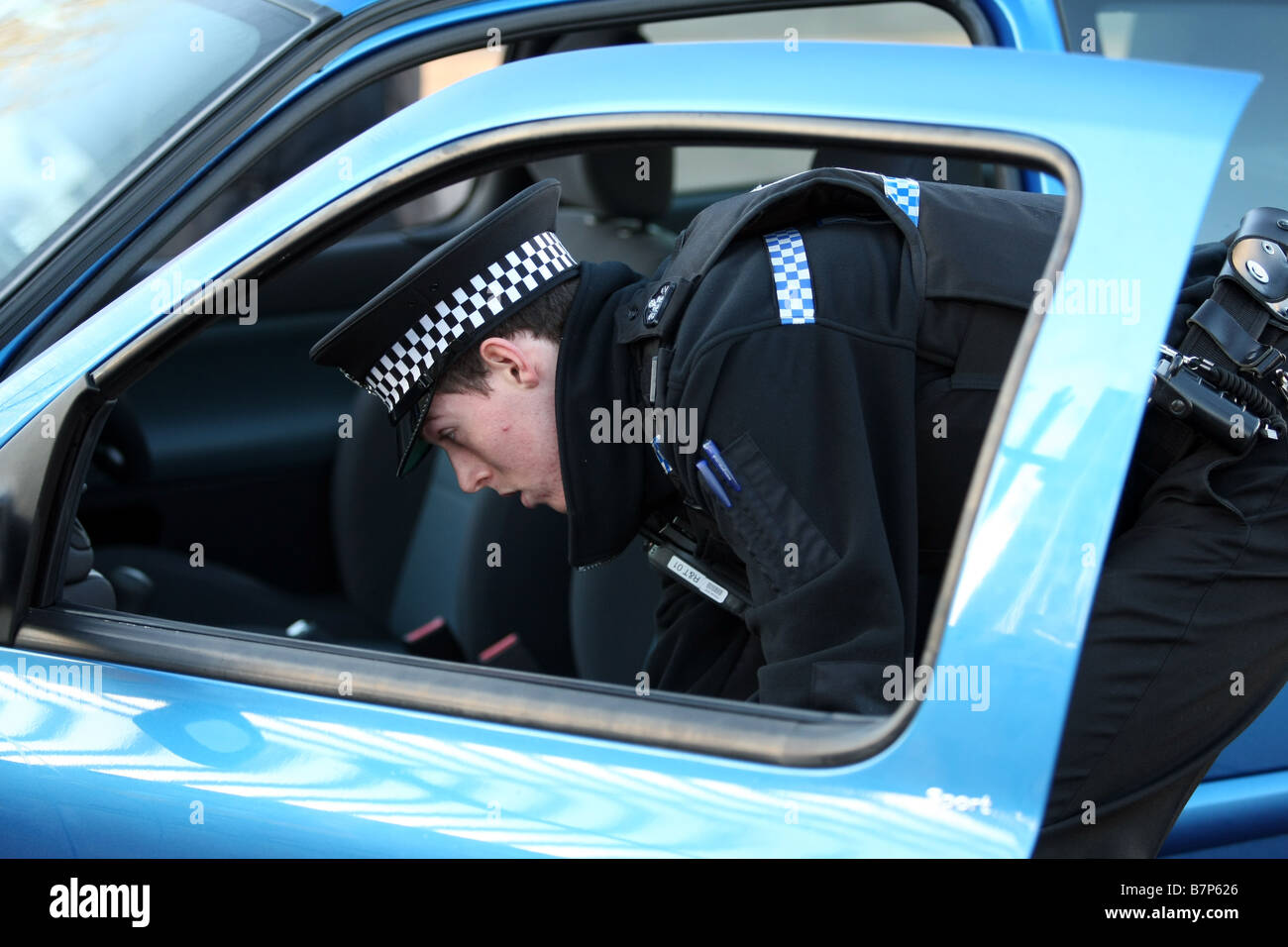 Grampian Police officer from Aberdeen, Scotland, UK, trains to search a car for drugs evidence Stock Photo