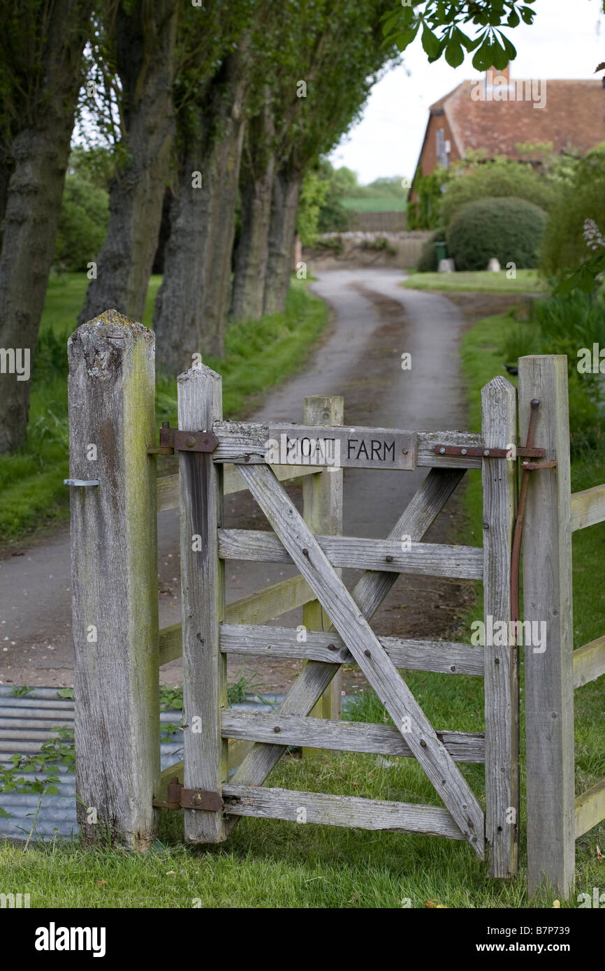 Drive gate hi-res stock photography and images - Alamy