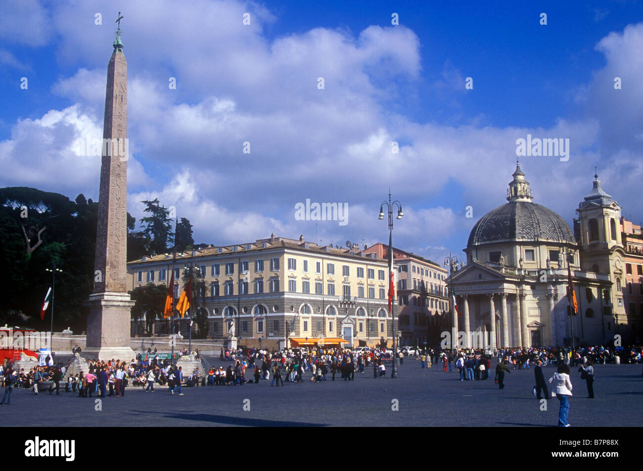 Rome - 1200BC Ramases II Monolith and the twin churches of Santa Maria in Piazza del Popolo Stock Photo