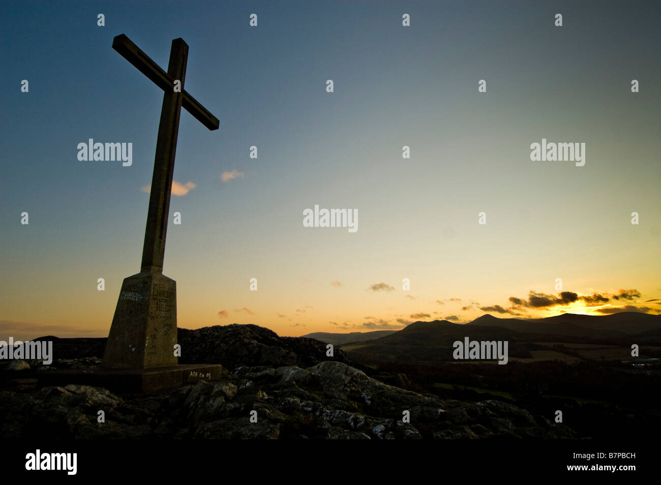 Giant cross on the top of Bray Head against a sunset. Dublin suburbs, Ireland. Stock Photo