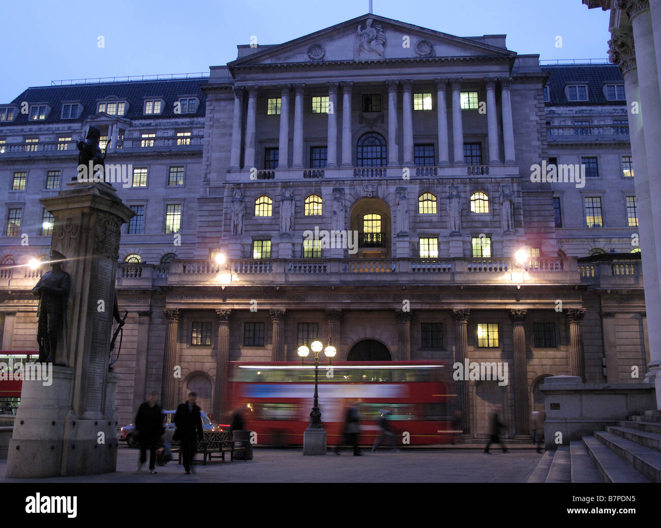 Bank of england rate hi-res stock photography and images - Alamy