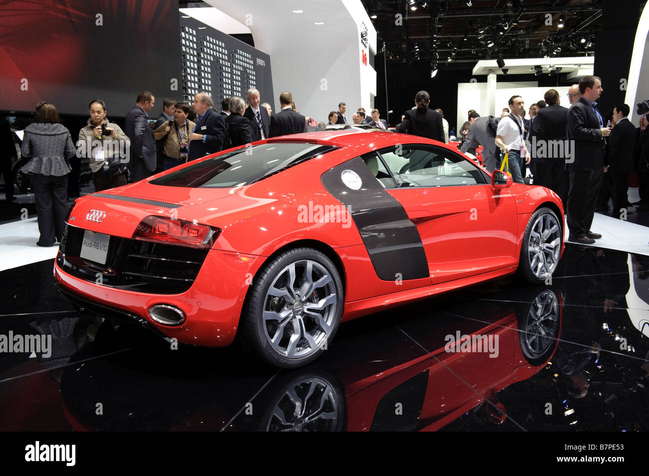 Audi r8 v10 fsi hi-res stock photography and images - Alamy