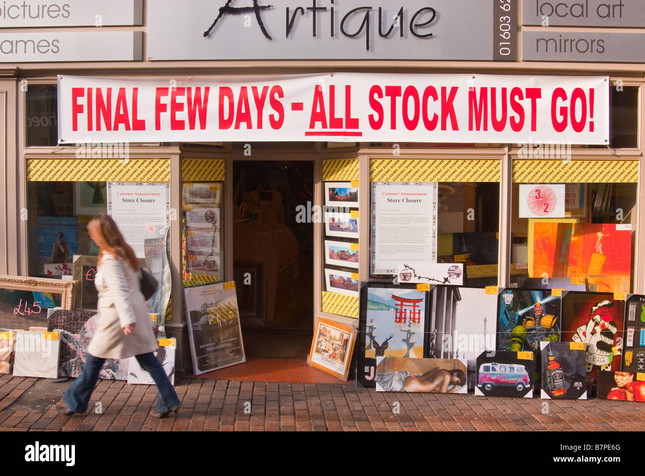 Artique shop store selling prints,pictures and frames in closing down sale in Norwich,Norfolk,Uk Stock Photo