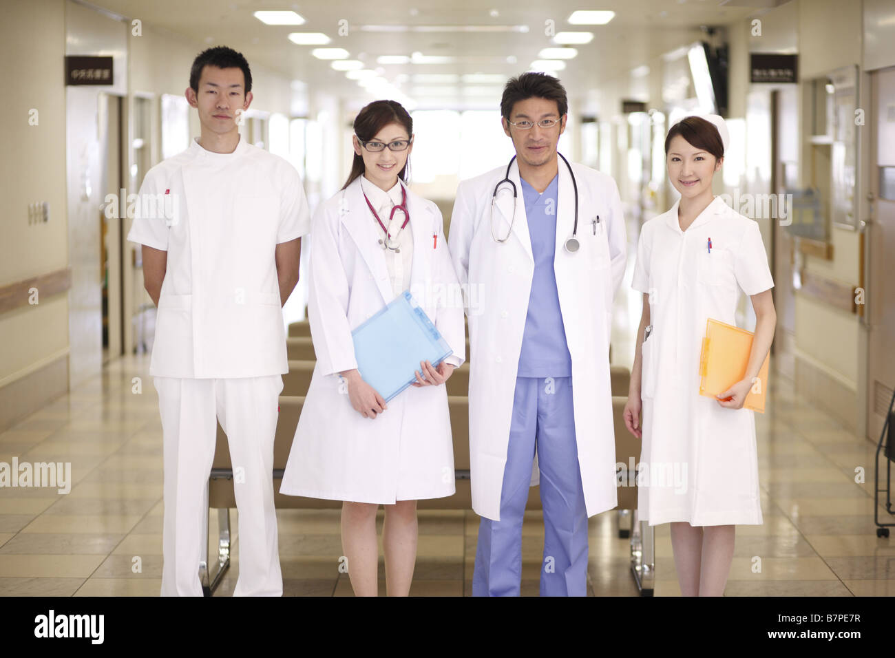 Team four doctors in white hi-res stock photography and images - Alamy