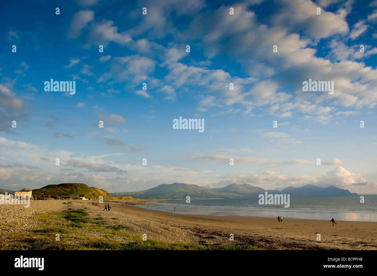 Beach at Dinas Dinlle Wales Welsh mountains in distance Stock Photo Alamy