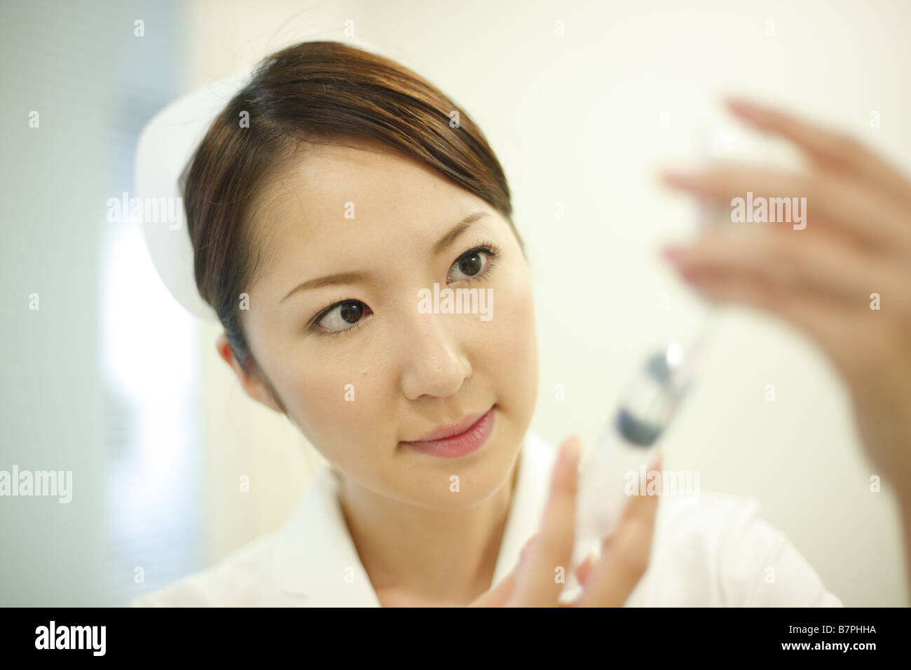 Nurse preparing injection hi-res stock photography and images - Alamy