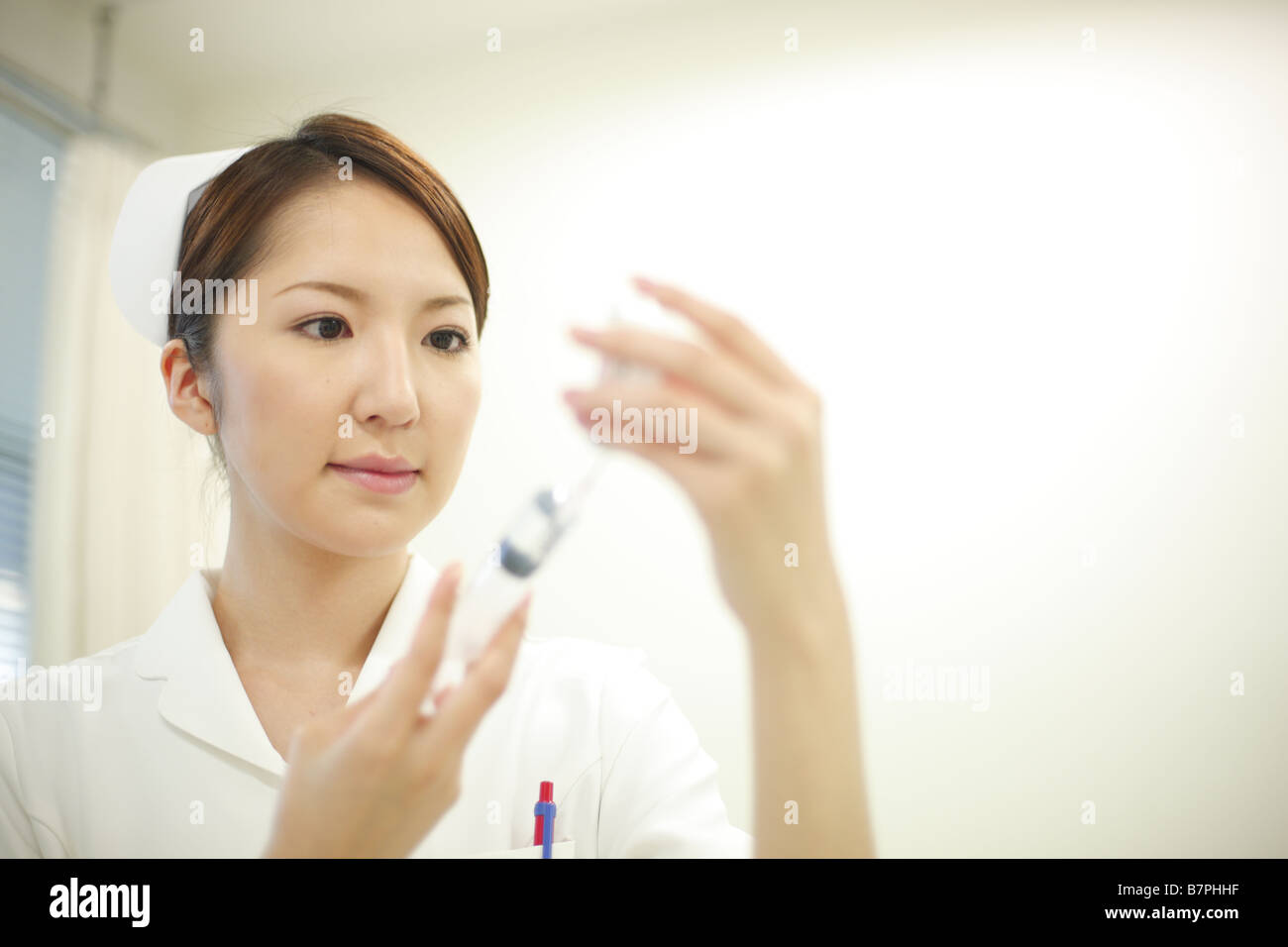 Nurse preparing injection hires stock photography and images Alamy