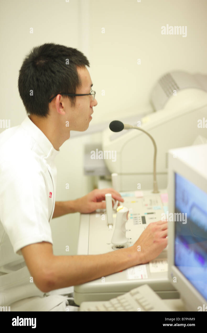 Medical technologist performing CT scan Stock Photo Alamy