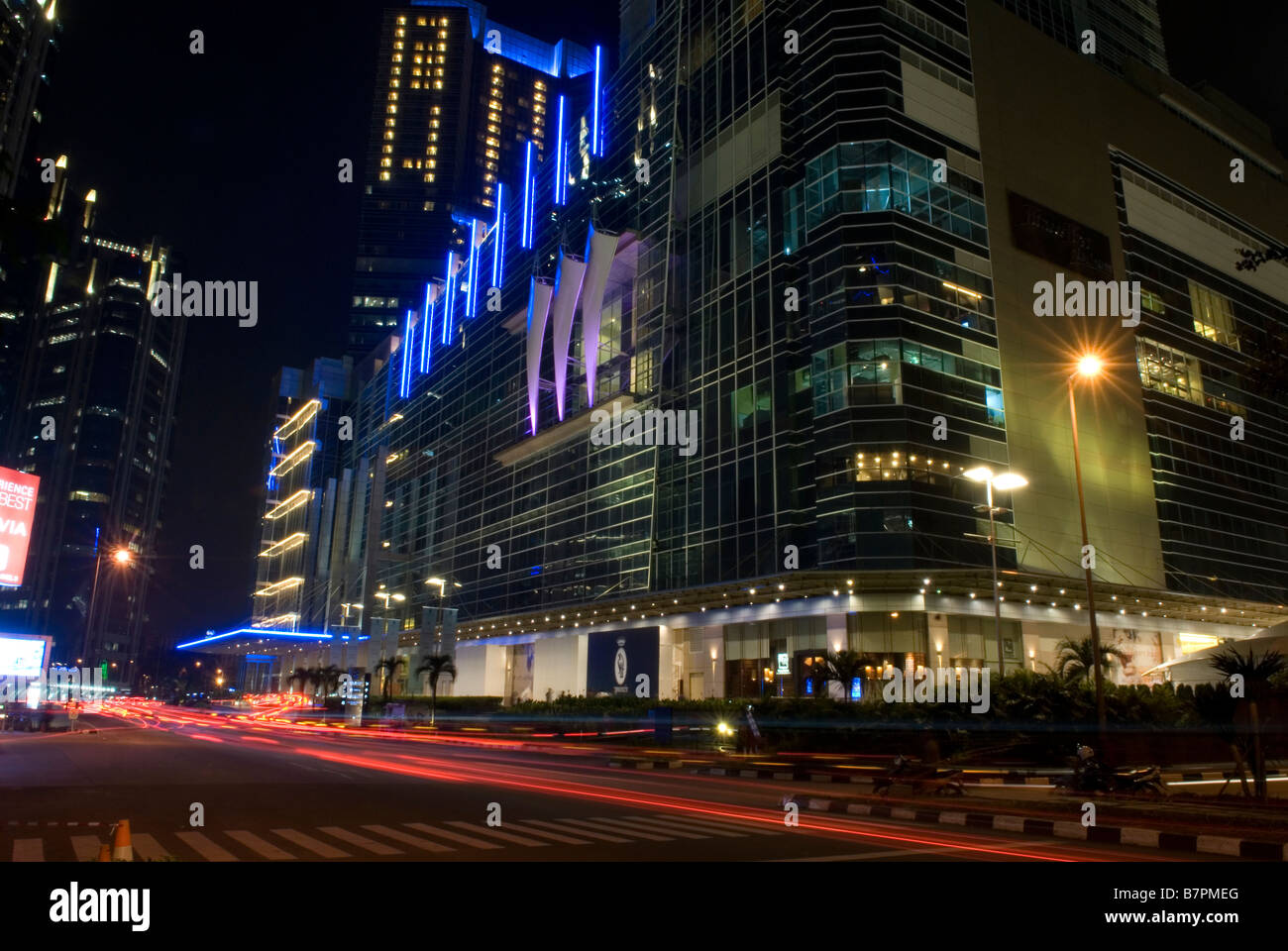 Shopping mall jakarta indonesia hi-res stock photography and images - Alamy