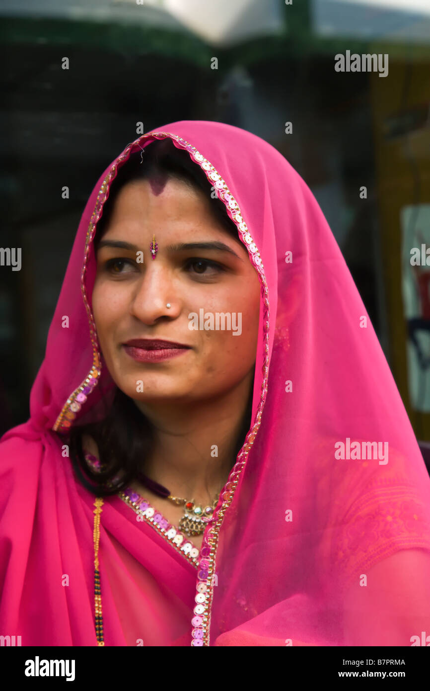 Woman in pink beautiful dress hi-res stock photography and images - Alamy
