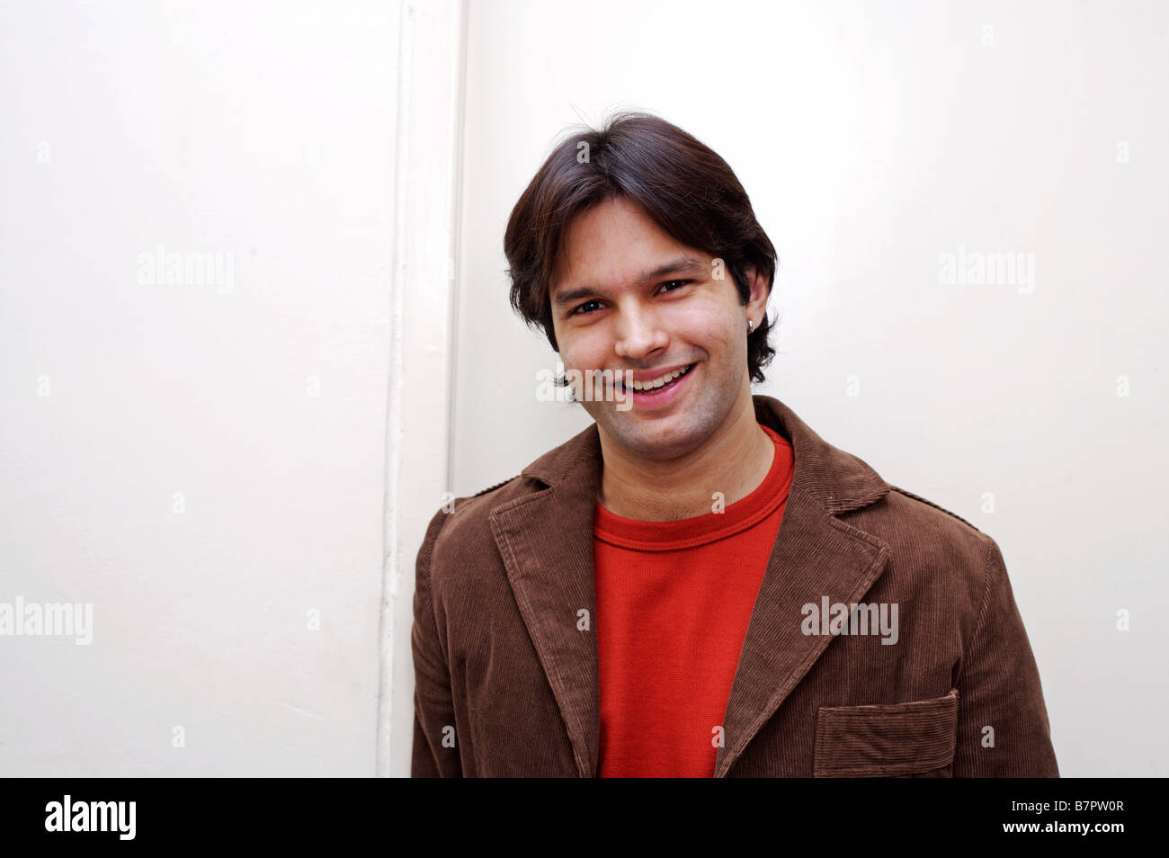 Portrait of a young man smiling Stock Photo - Alamy