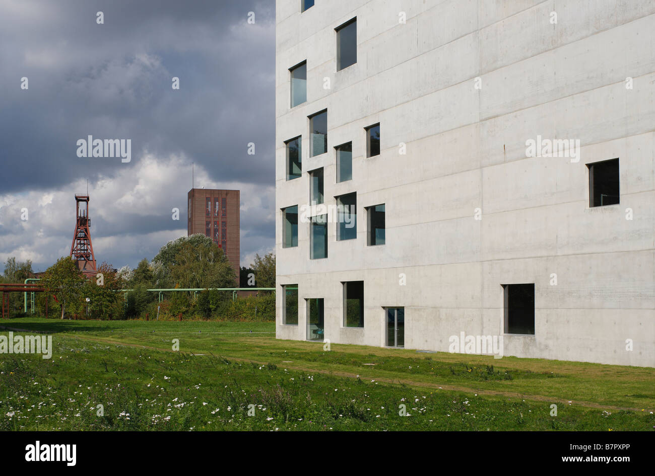 Essen Zeche Zollverein Zollverein School of Management and Design erste Gebäude der Architekten Kazuyo Sejima und Ryue Nishizawa Stock Photo