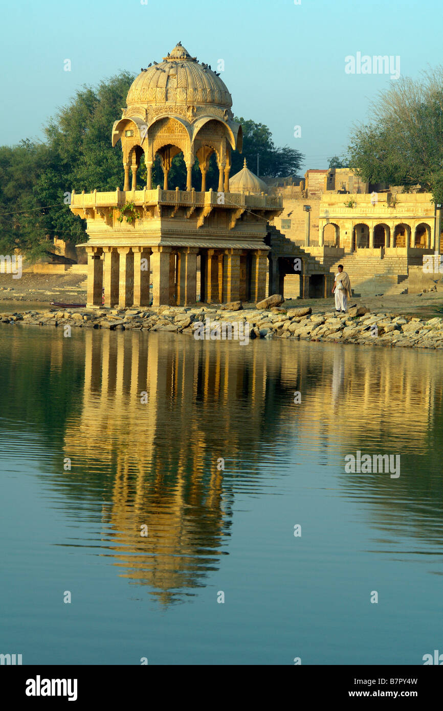 sandstone carved temple buildings at the gadi sagar tank Stock Photo
