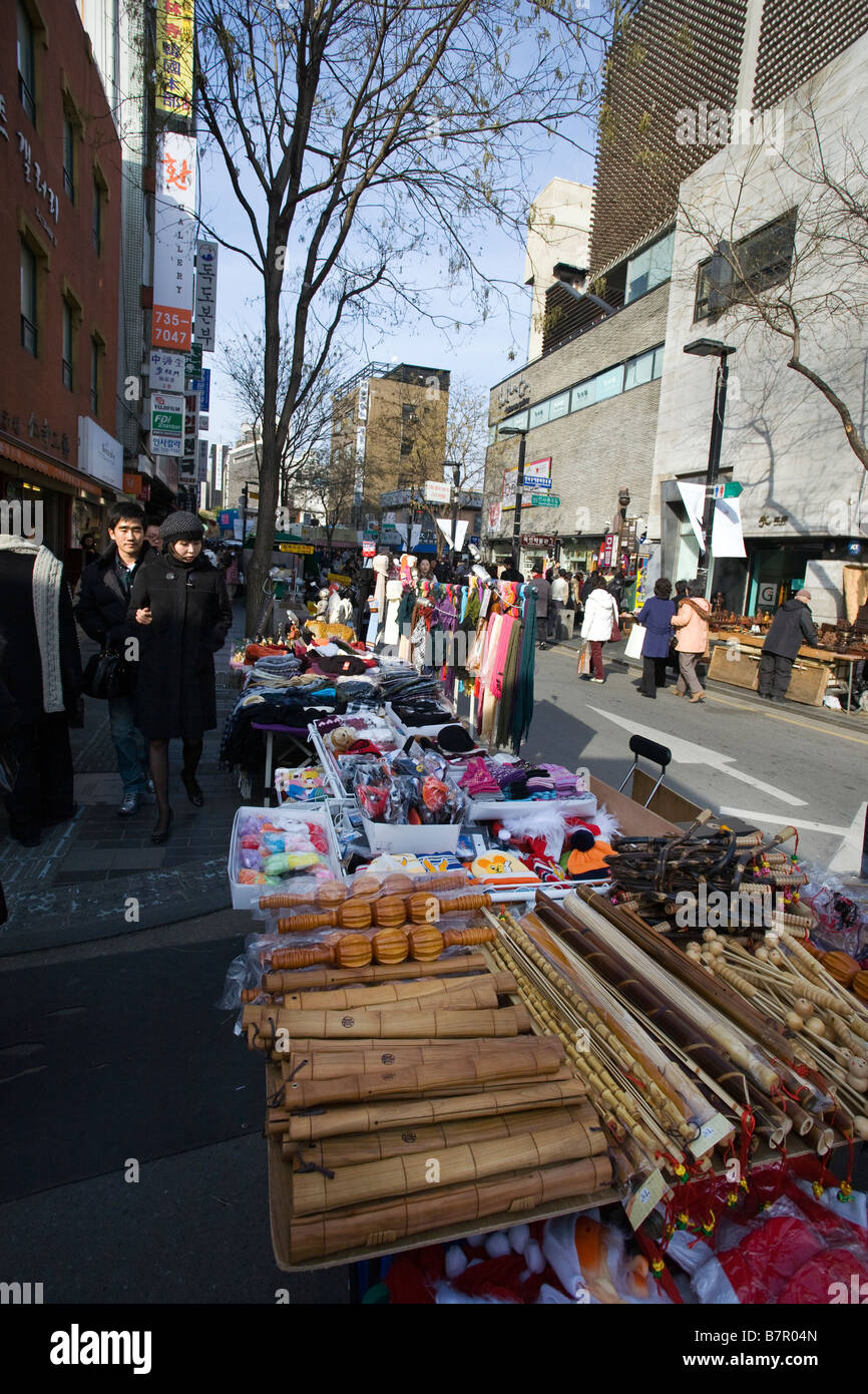 Outdoor market stalls in Insadong, Seoul, South Korea Stock Photo