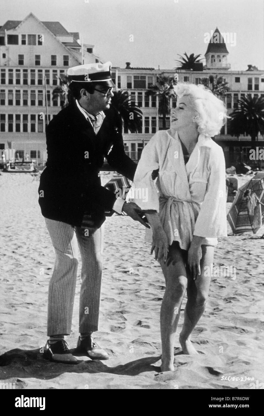 Some Like It Hot Year: 1959 USA Tony Curtis Marilyn Monroe Director ...