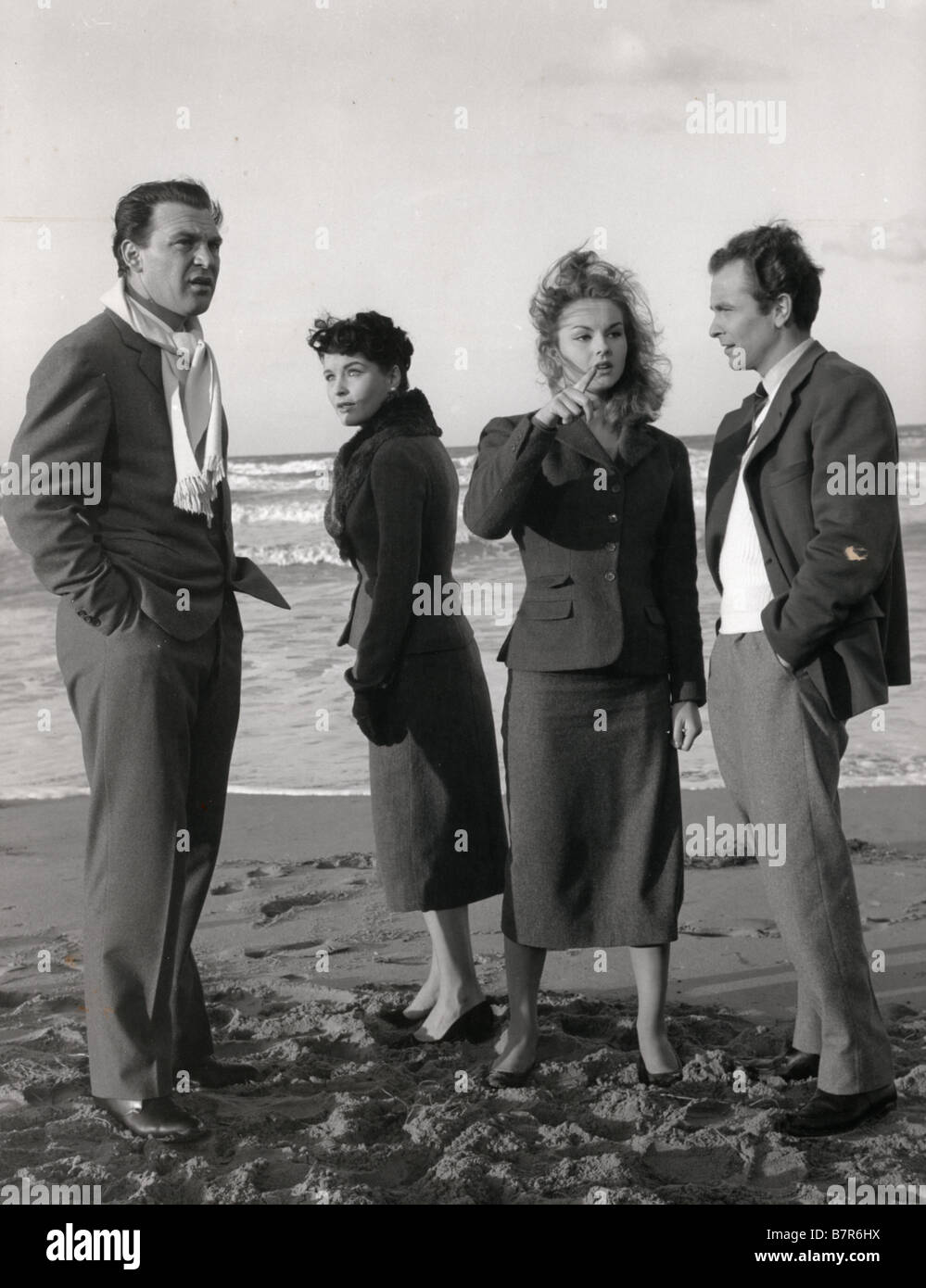 Le Amiche Year: 1955 Italy Director : Michelangelo Antonioni Franco Fabrizi, Yvonne Furneaux, Anna Maria Pancani, Gabriele Ferzetti Stock Photo