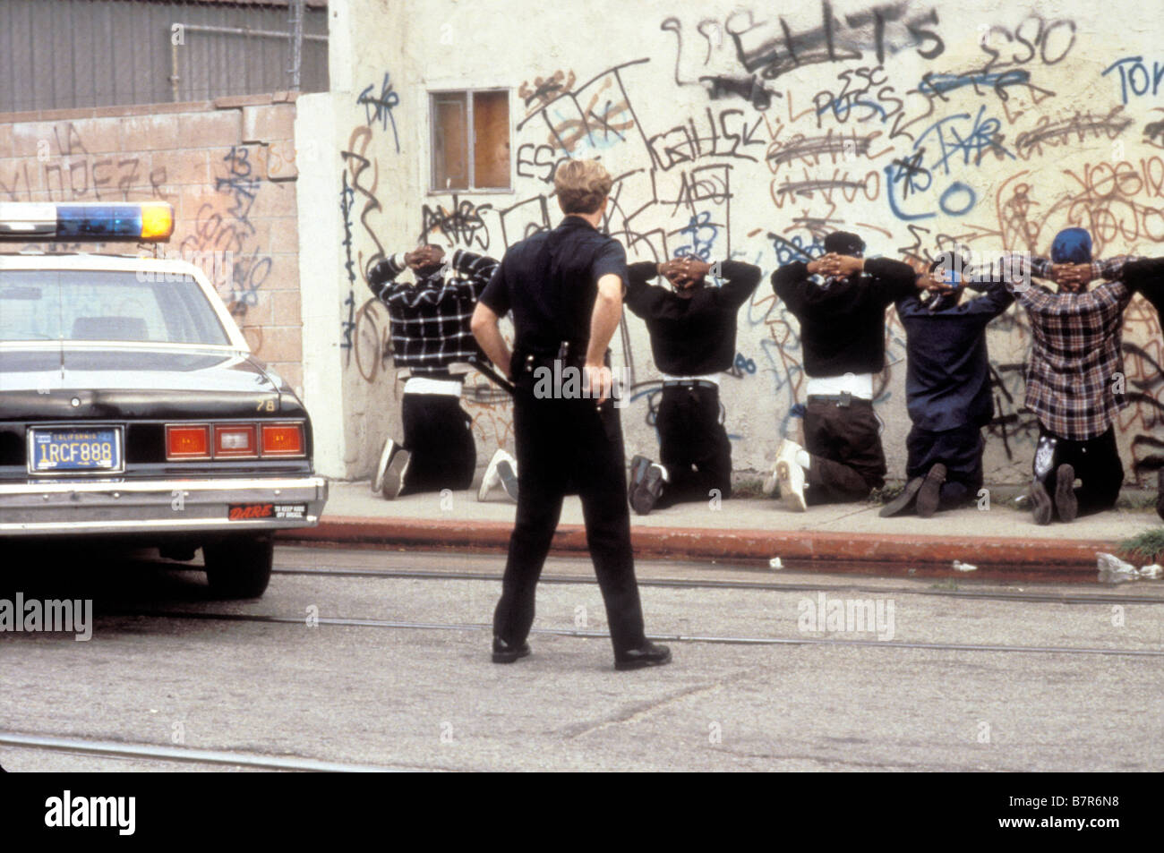 Colors Year: 1988 USA Sean Penn  Director : Dennis Hopper Stock Photo